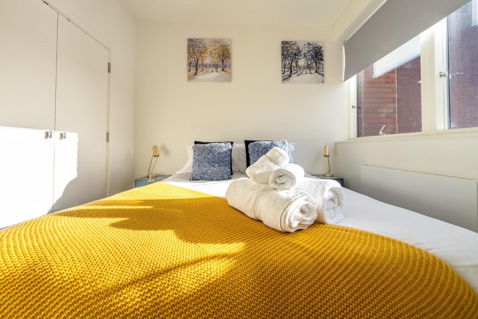 Luxury 1 Bedroom Serviced Apartment With Roof Terrace & Gym Stevenage Exterior foto