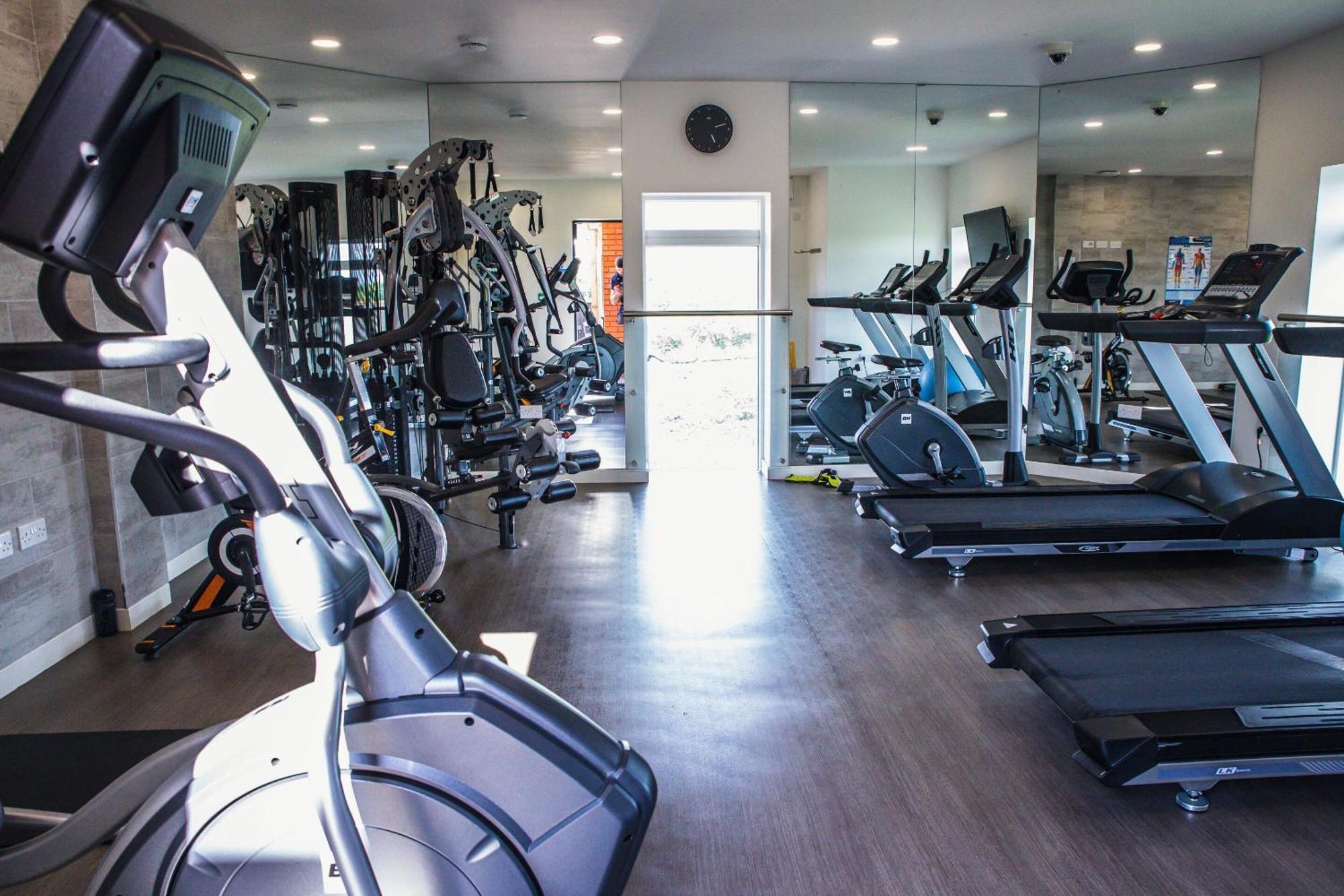 Luxury 1 Bedroom Serviced Apartment With Roof Terrace & Gym Stevenage Exterior foto