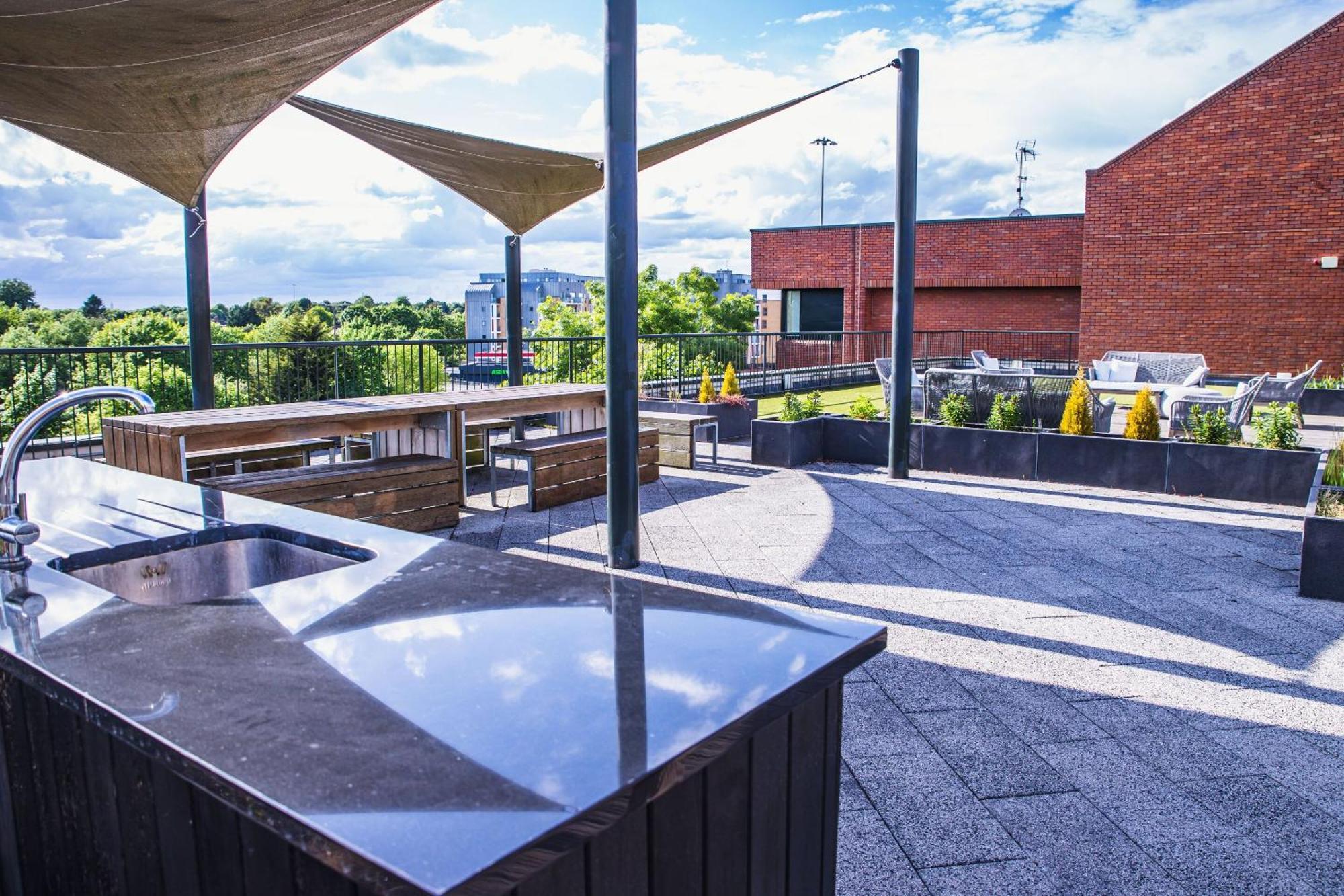 Luxury 1 Bedroom Serviced Apartment With Roof Terrace & Gym Stevenage Exterior foto
