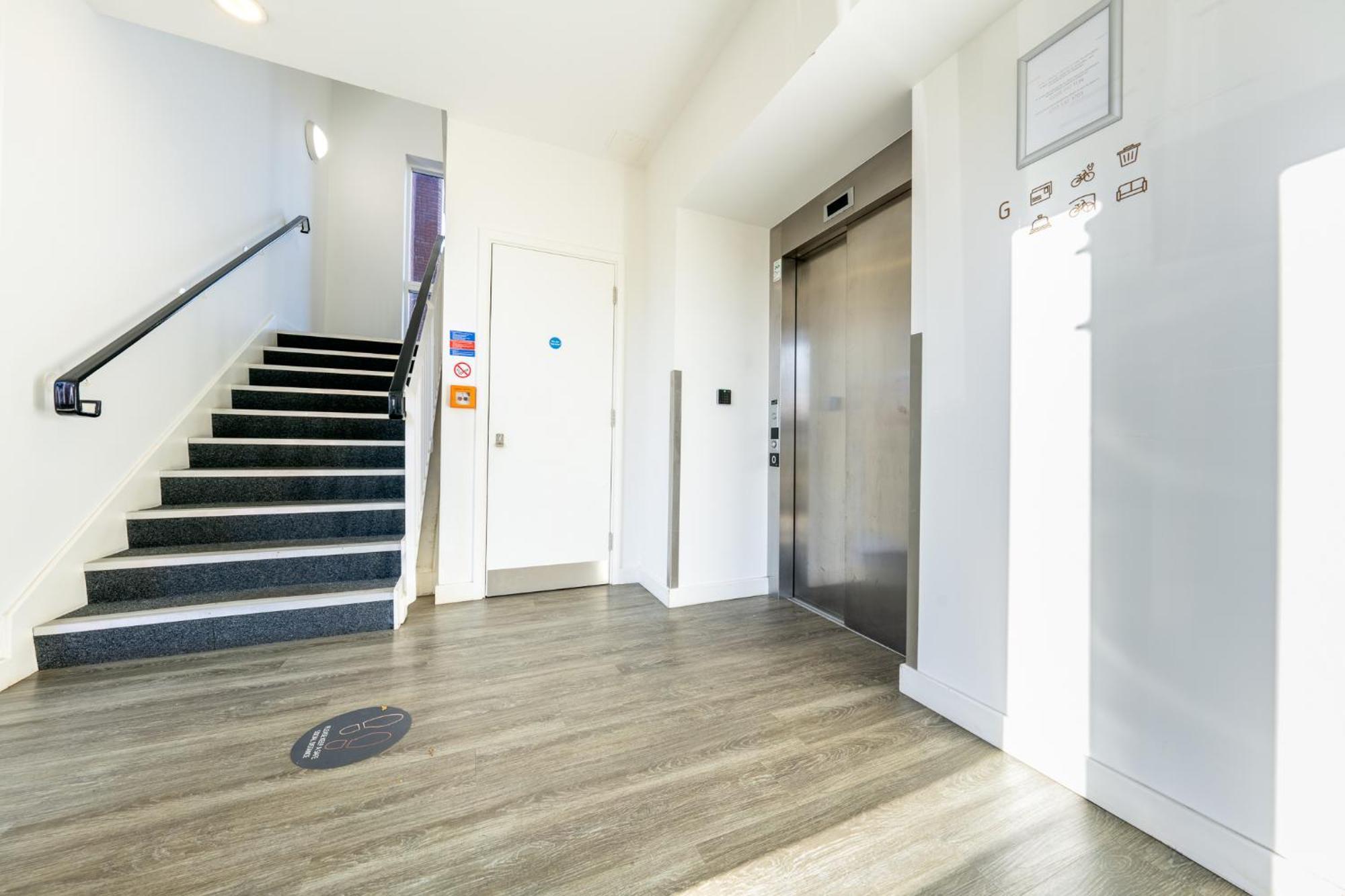 Luxury 1 Bedroom Serviced Apartment With Roof Terrace & Gym Stevenage Exterior foto