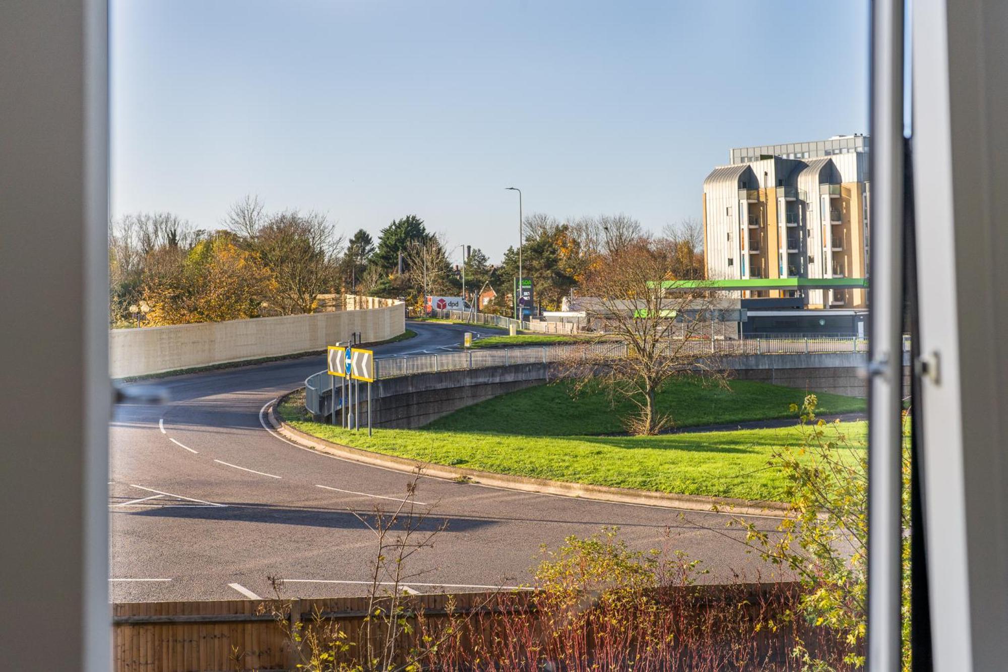Luxury 1 Bedroom Serviced Apartment With Roof Terrace & Gym Stevenage Exterior foto