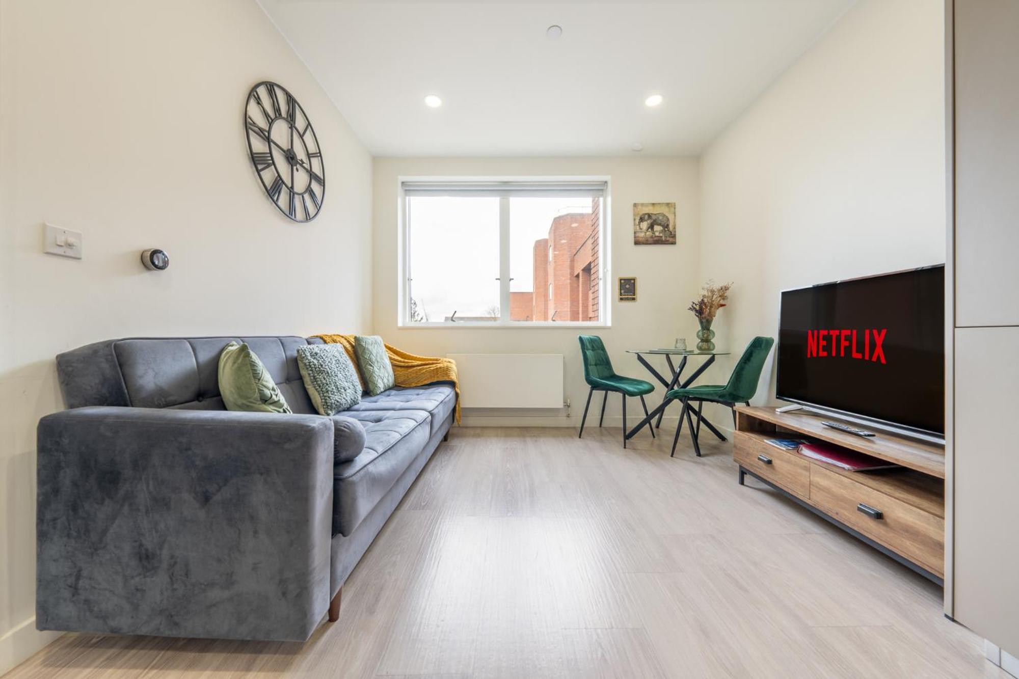 Luxury 1 Bedroom Serviced Apartment With Roof Terrace & Gym Stevenage Exterior foto