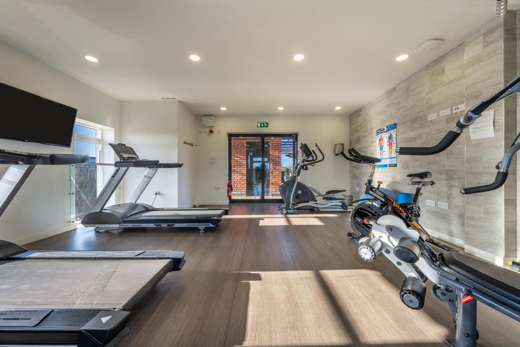 Luxury 1 Bedroom Serviced Apartment With Roof Terrace & Gym Stevenage Exterior foto
